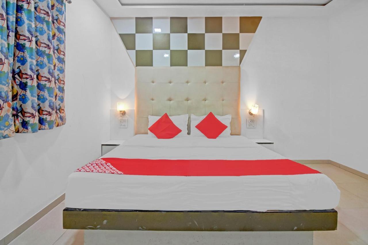 Flagship 83490 Hotel Bently Palace Мумбай Екстериор снимка