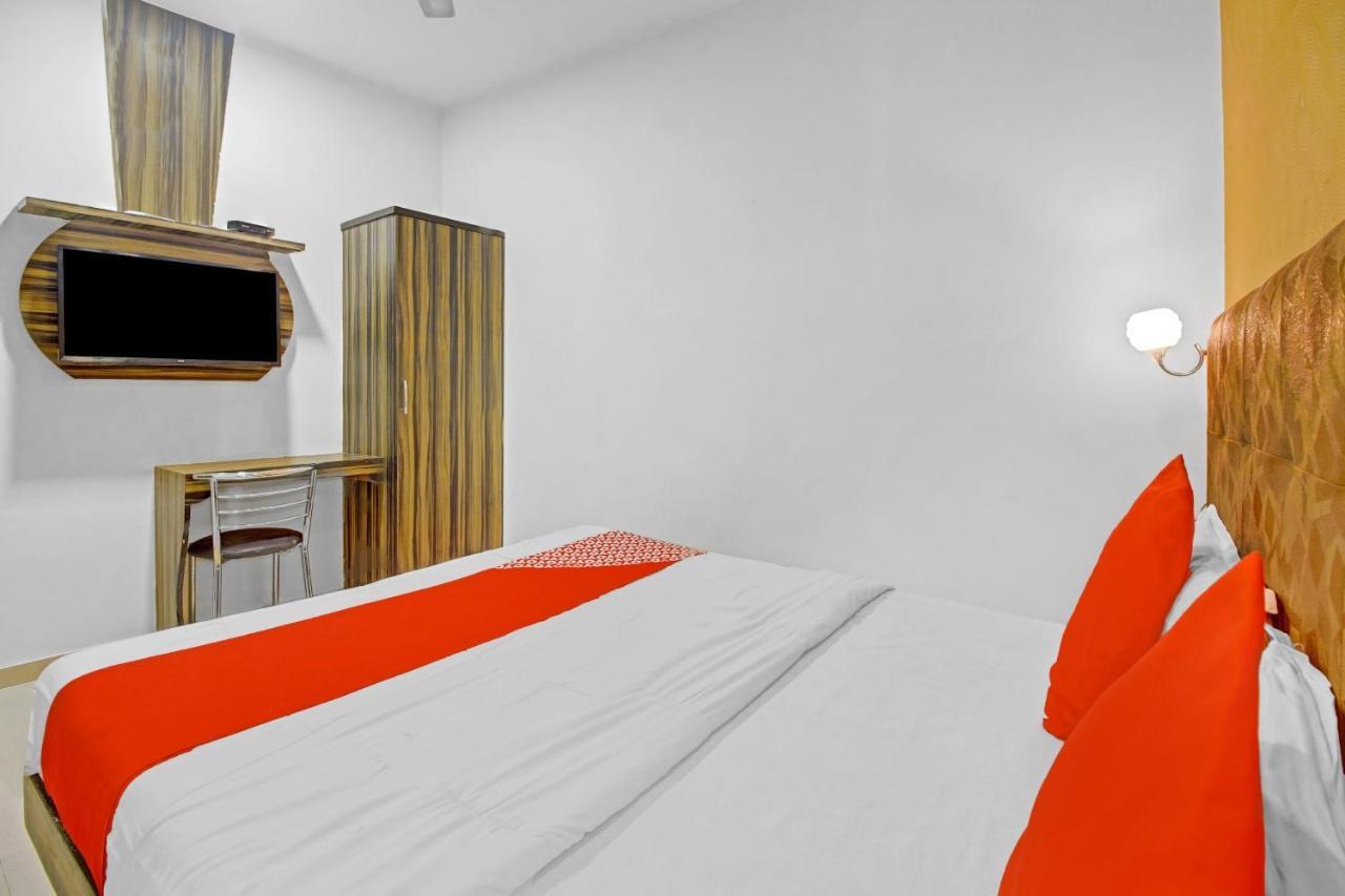 Flagship 83490 Hotel Bently Palace Мумбай Екстериор снимка