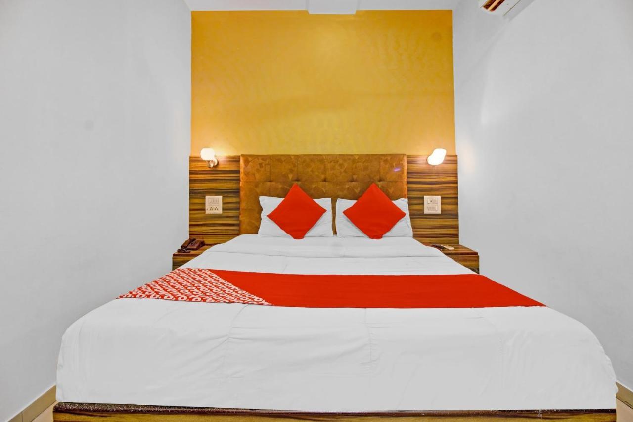 Flagship 83490 Hotel Bently Palace Мумбай Екстериор снимка