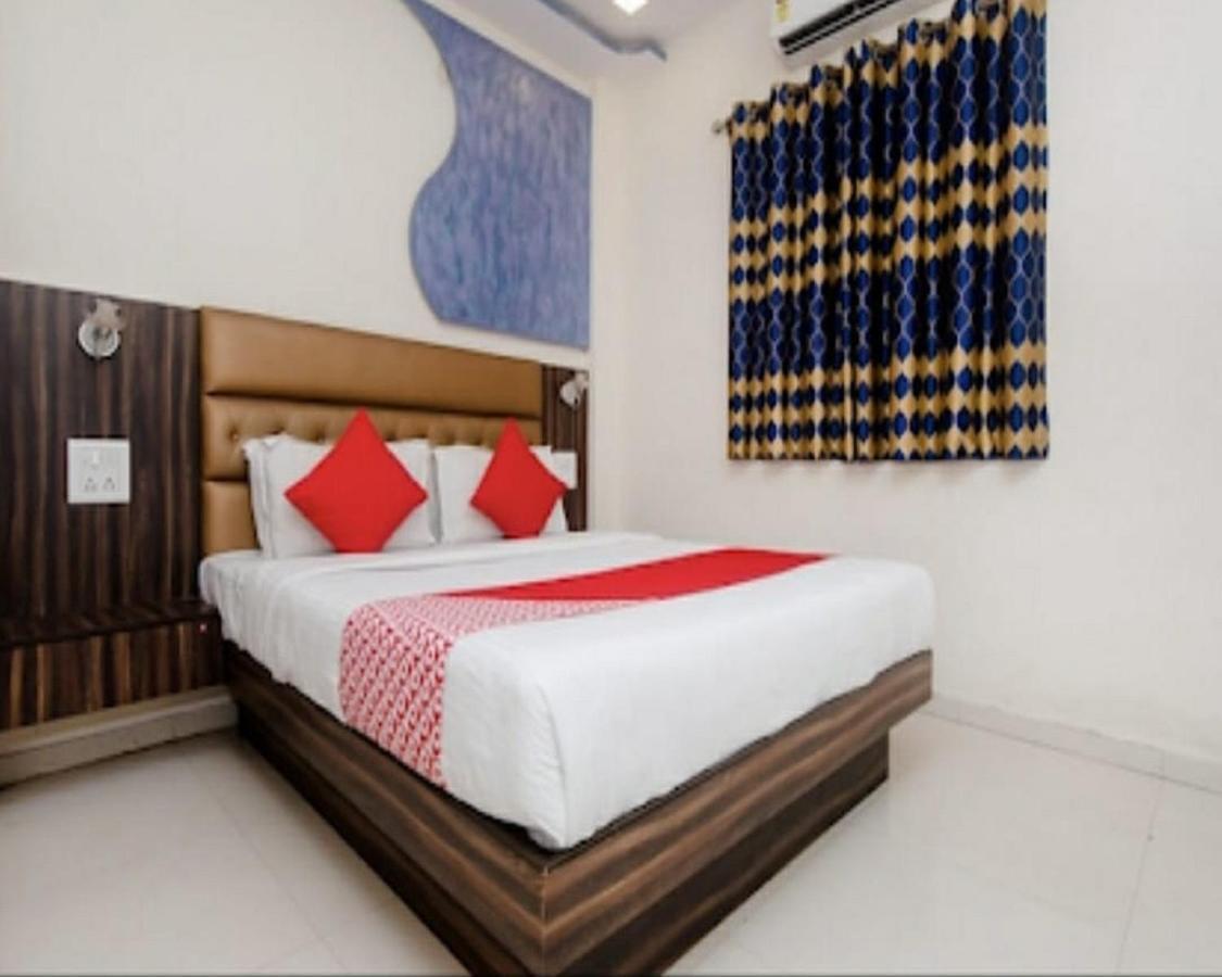 Flagship 83490 Hotel Bently Palace Мумбай Екстериор снимка