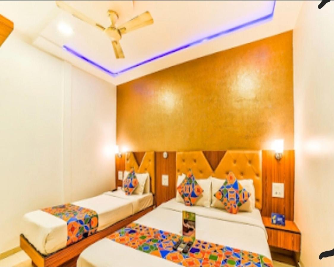 Flagship 83490 Hotel Bently Palace Мумбай Екстериор снимка
