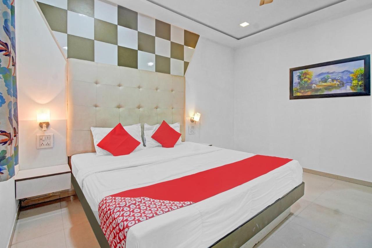 Flagship 83490 Hotel Bently Palace Мумбай Екстериор снимка