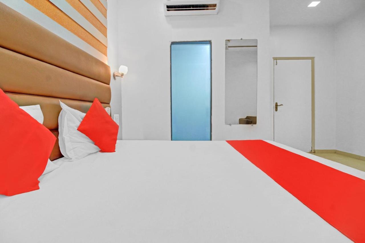Flagship 83490 Hotel Bently Palace Мумбай Екстериор снимка