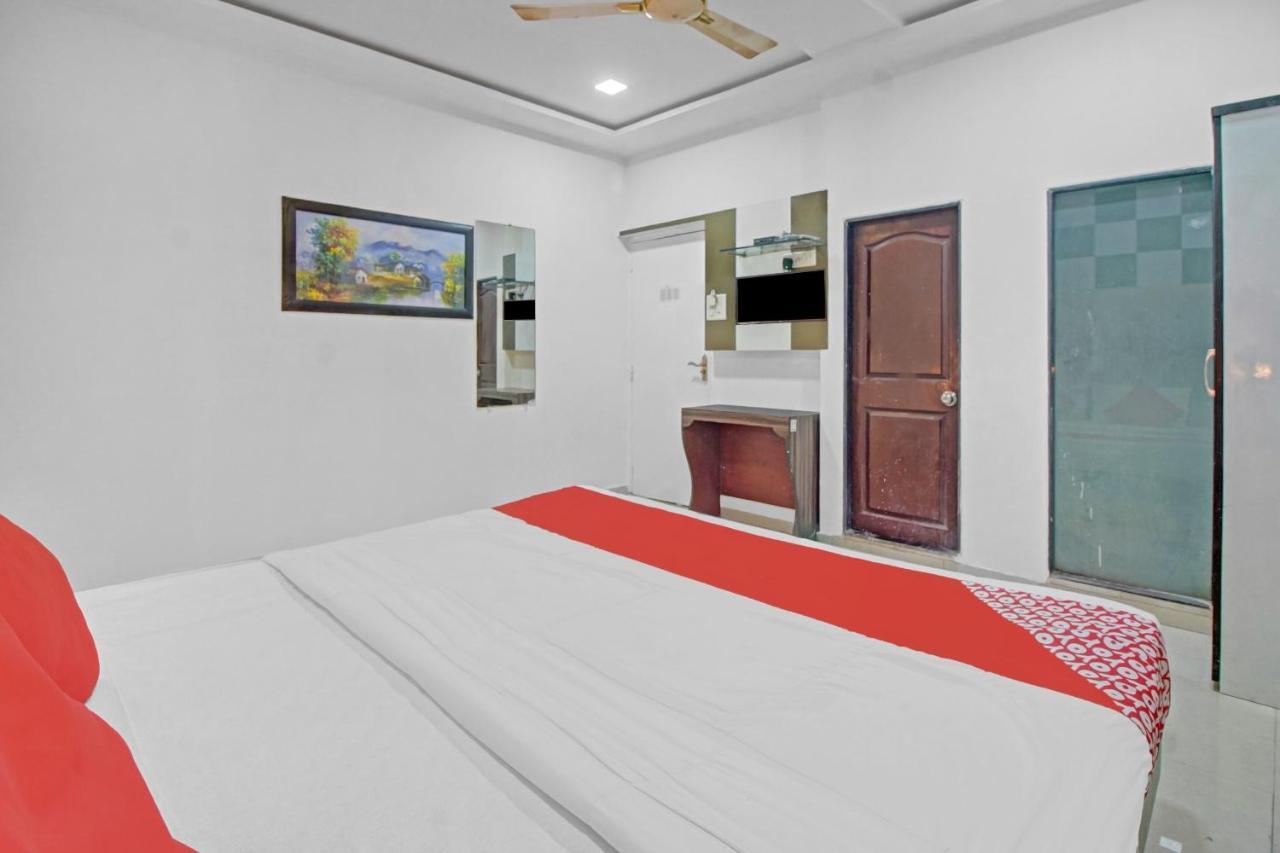 Flagship 83490 Hotel Bently Palace Мумбай Екстериор снимка