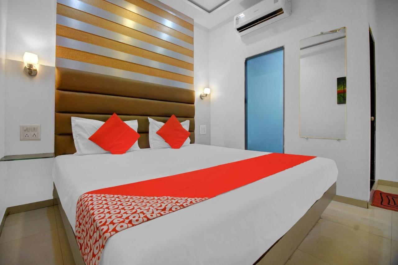 Flagship 83490 Hotel Bently Palace Мумбай Екстериор снимка
