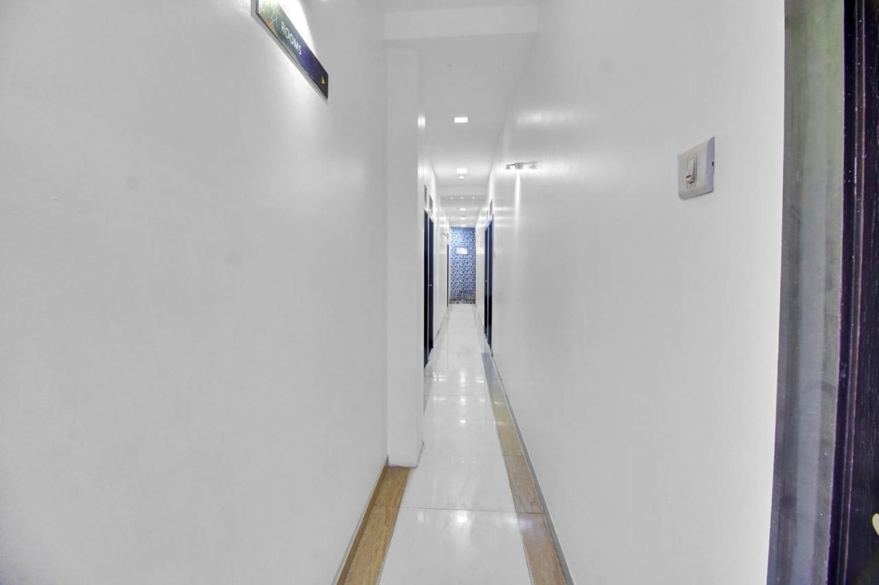 Flagship 83490 Hotel Bently Palace Мумбай Екстериор снимка