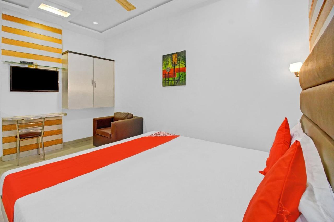 Flagship 83490 Hotel Bently Palace Мумбай Екстериор снимка