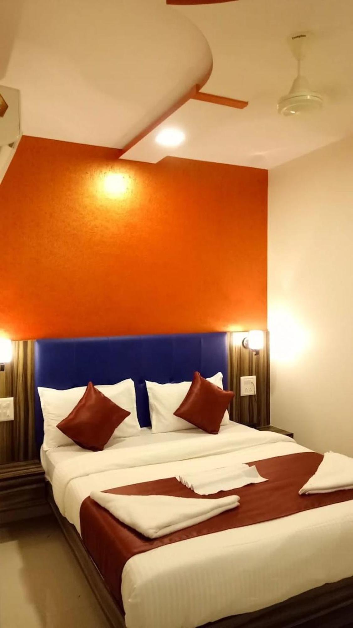 Flagship 83490 Hotel Bently Palace Мумбай Екстериор снимка