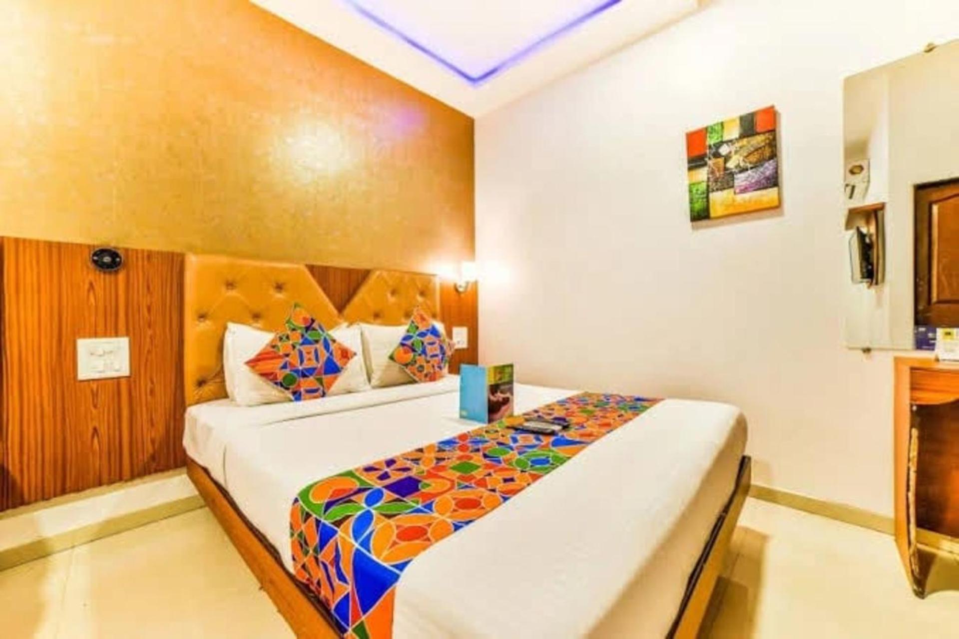 Flagship 83490 Hotel Bently Palace Мумбай Екстериор снимка