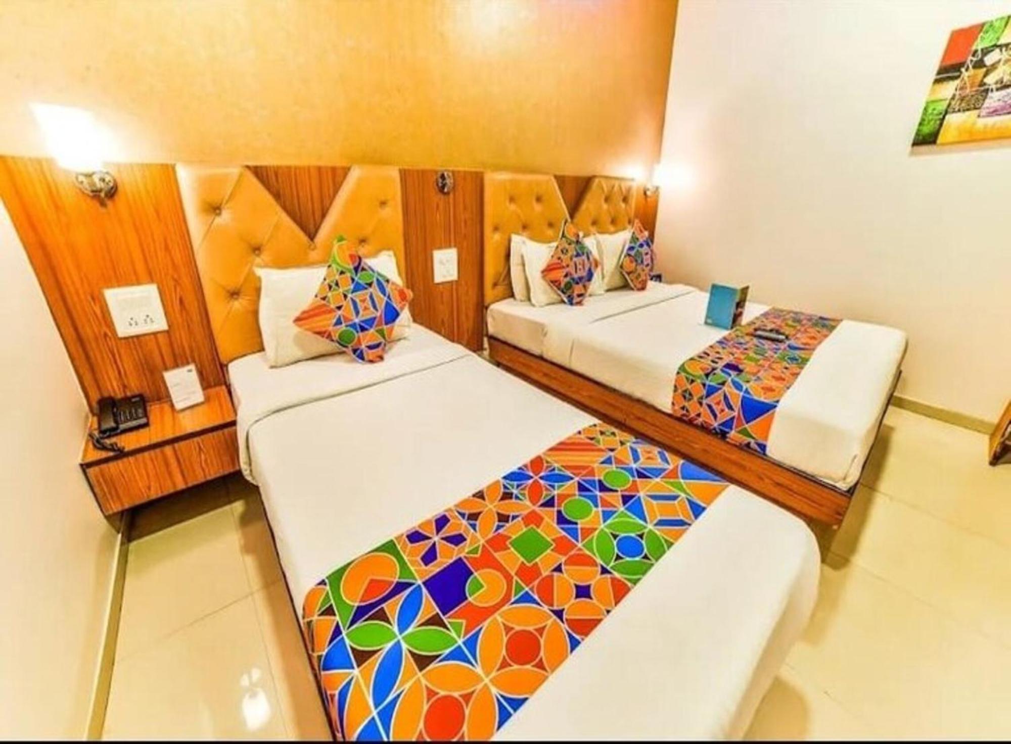 Flagship 83490 Hotel Bently Palace Мумбай Екстериор снимка