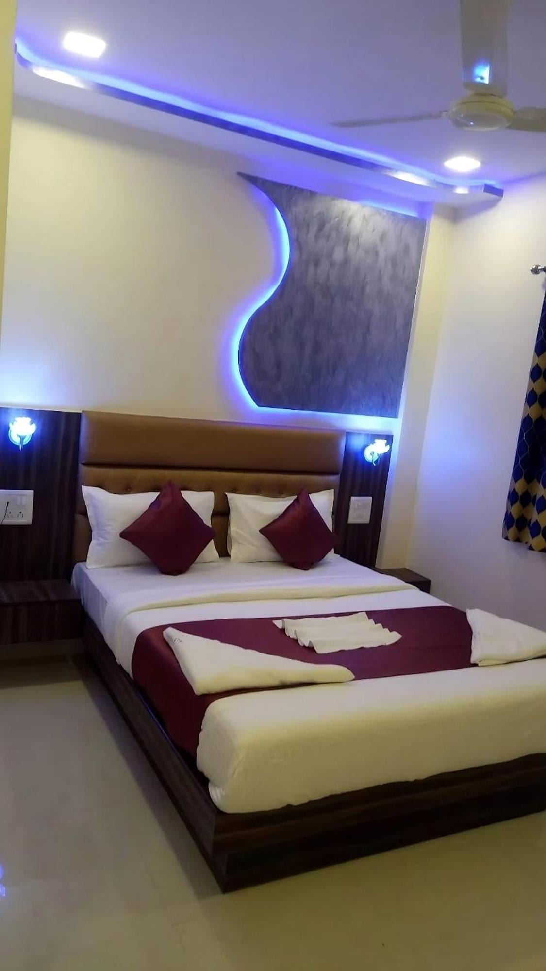 Flagship 83490 Hotel Bently Palace Мумбай Екстериор снимка