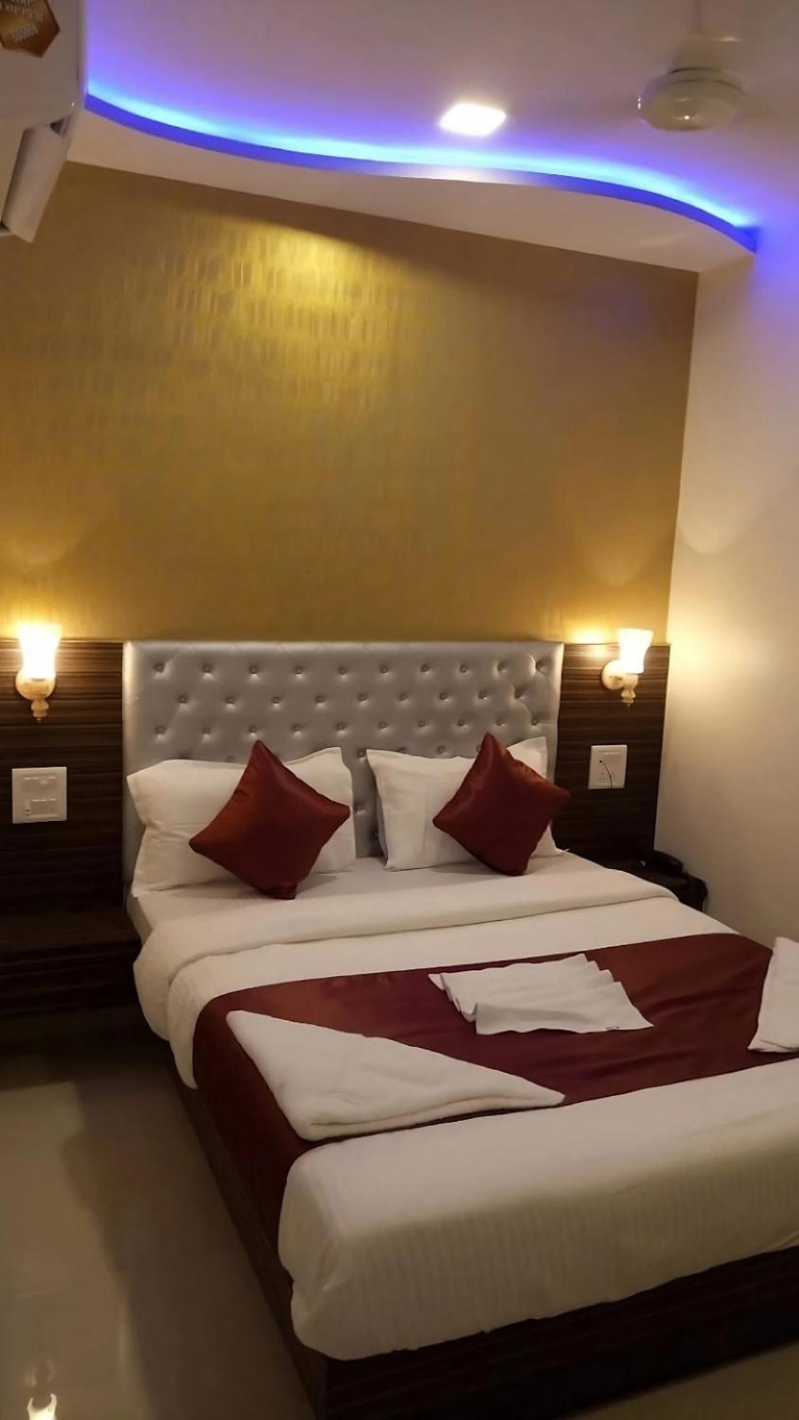 Flagship 83490 Hotel Bently Palace Мумбай Екстериор снимка