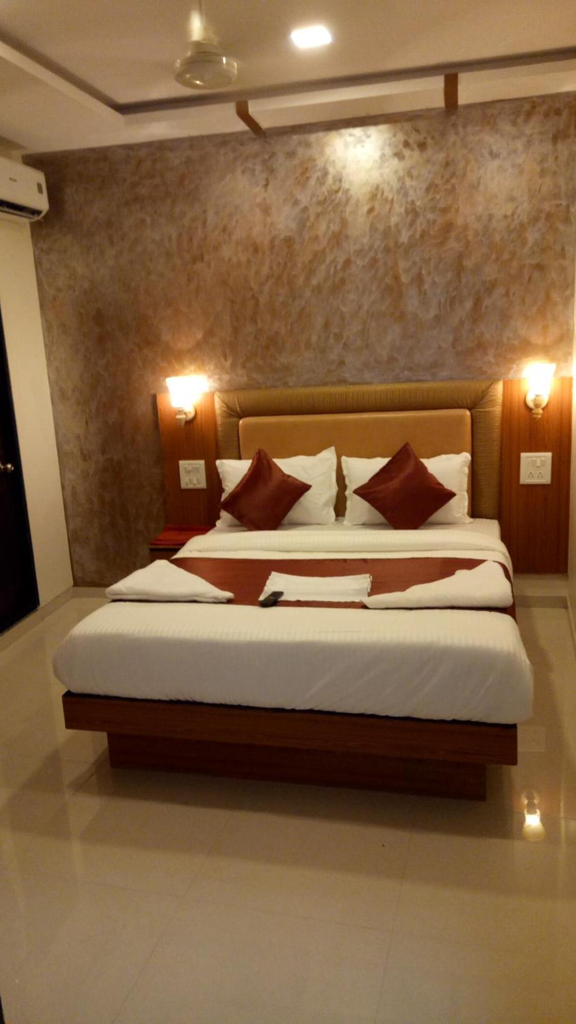 Flagship 83490 Hotel Bently Palace Мумбай Екстериор снимка