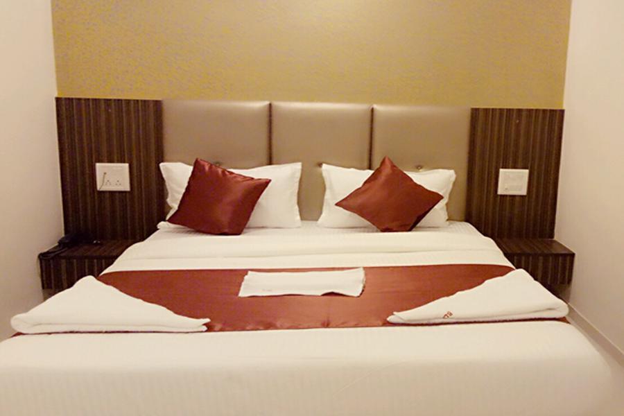 Flagship 83490 Hotel Bently Palace Мумбай Екстериор снимка