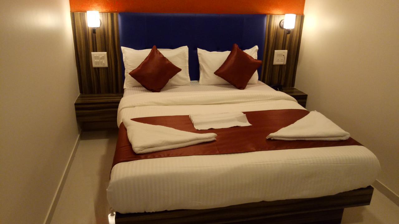 Flagship 83490 Hotel Bently Palace Мумбай Екстериор снимка