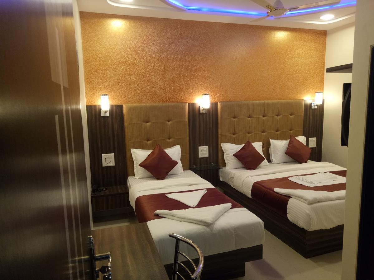 Flagship 83490 Hotel Bently Palace Мумбай Екстериор снимка