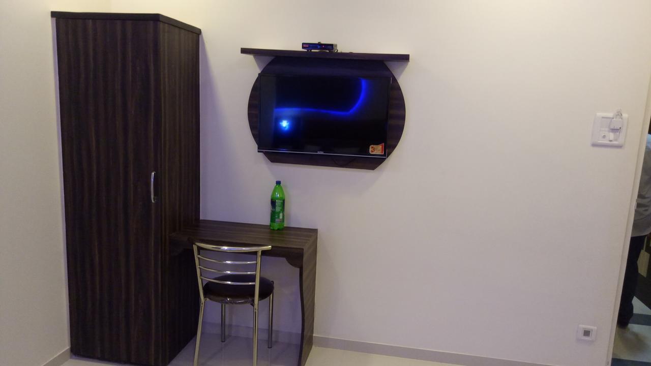Flagship 83490 Hotel Bently Palace Мумбай Екстериор снимка