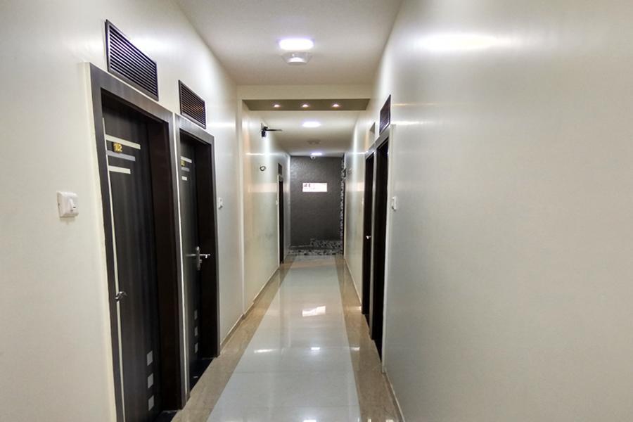 Flagship 83490 Hotel Bently Palace Мумбай Екстериор снимка